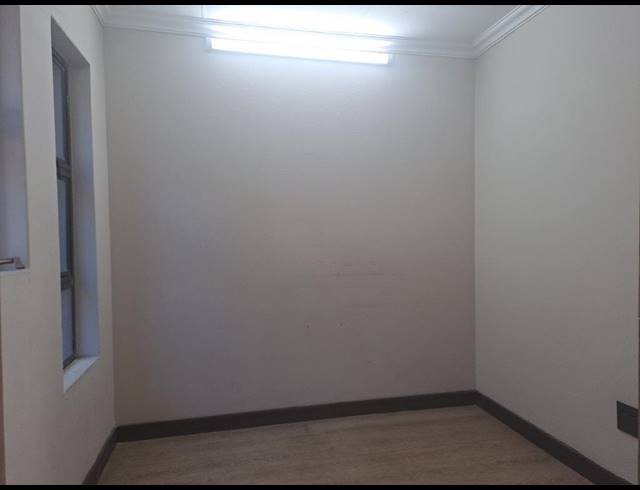 32M² OFFICE TO LET IN RAEDENE ESTATE